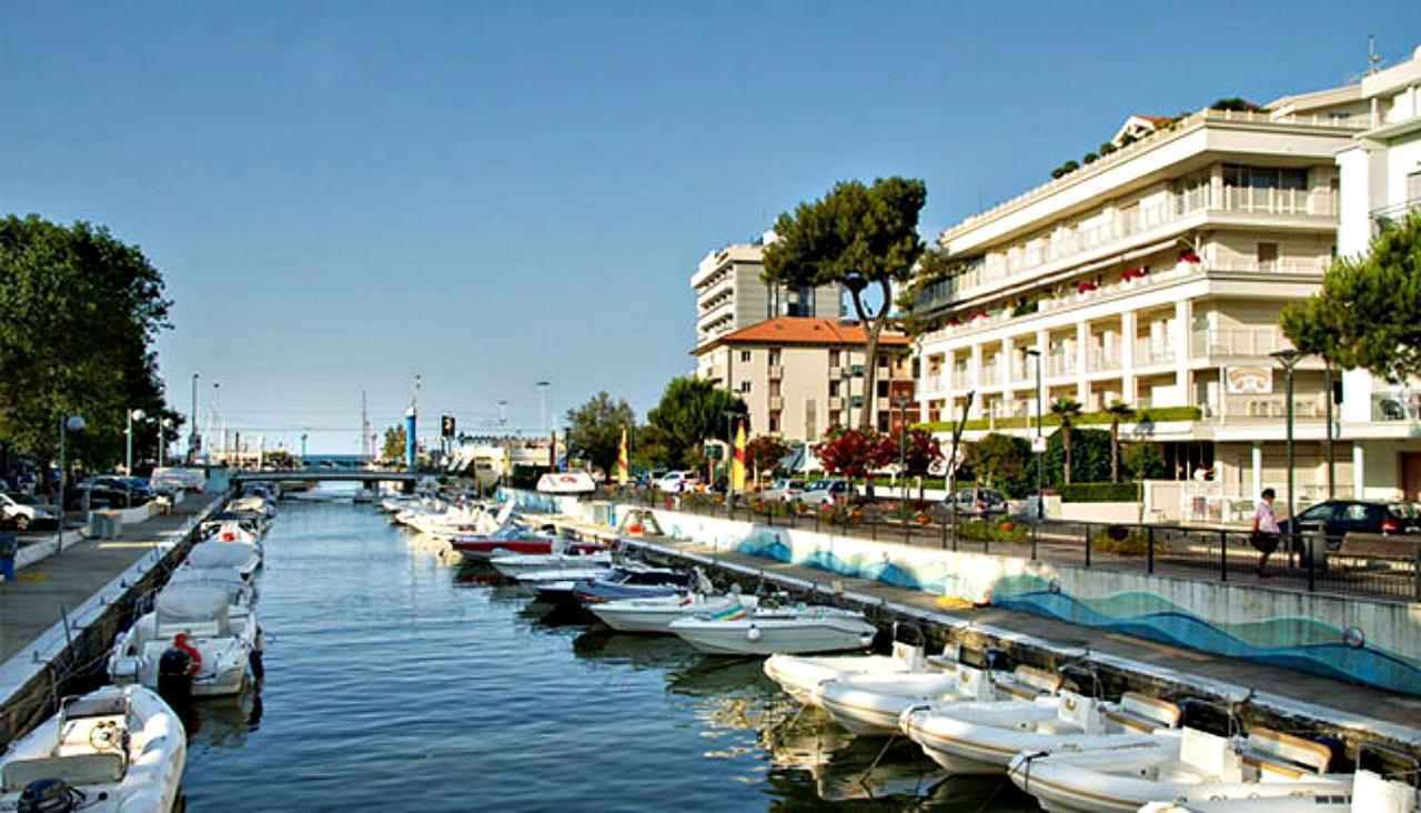 Mansarda Cannes Riccione Esterno foto